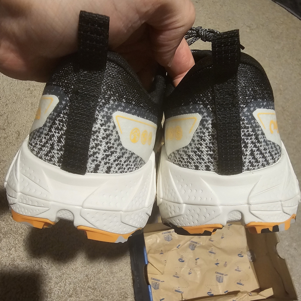 Size 11.5-Brooks Cascadia 18 white/orange/black - Picture 5 of 7